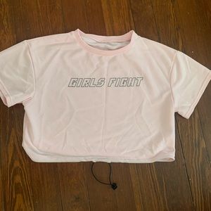It’s in a size XL, in color baby pink. It’s a crop top. This will go for $6 🥰